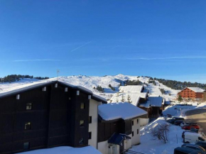 Les Saisies Appartement 6 8 personnes en plein centre avec 1 chambre et 2 espaces sous pentes non fermés - Remontées mécaniques à 200 m
